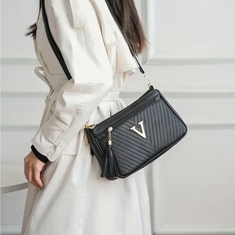 NEW Elegant Black V-Logo Shoulder Bag